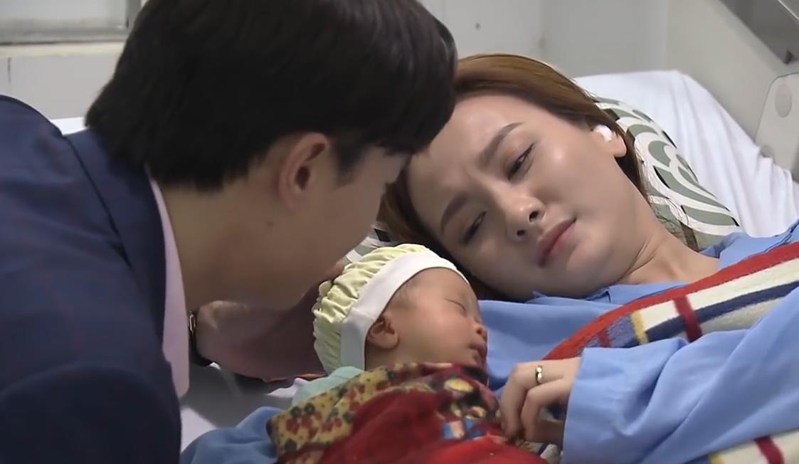 'Ve nha di con' tap 62: Nha hut hang khi Vu voi vang chay ve ben Thu hinh anh