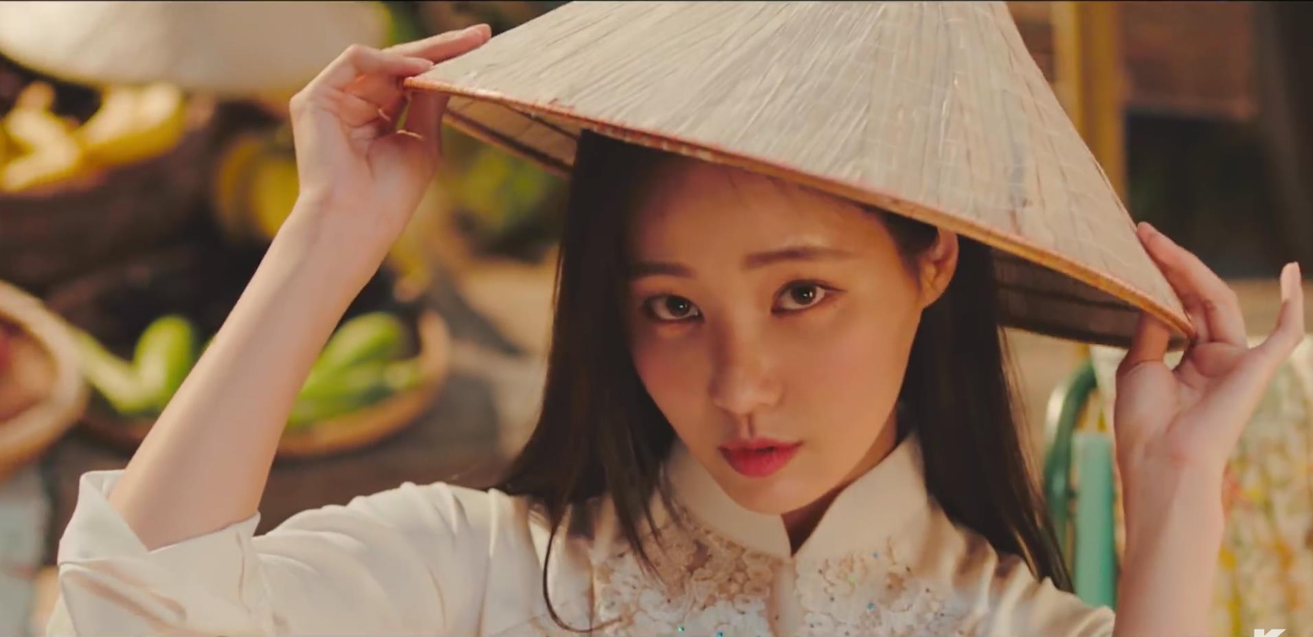 Nhung lan dien ao dai Viet gay an tuong cua cac ngoi sao quoc te hinh anh