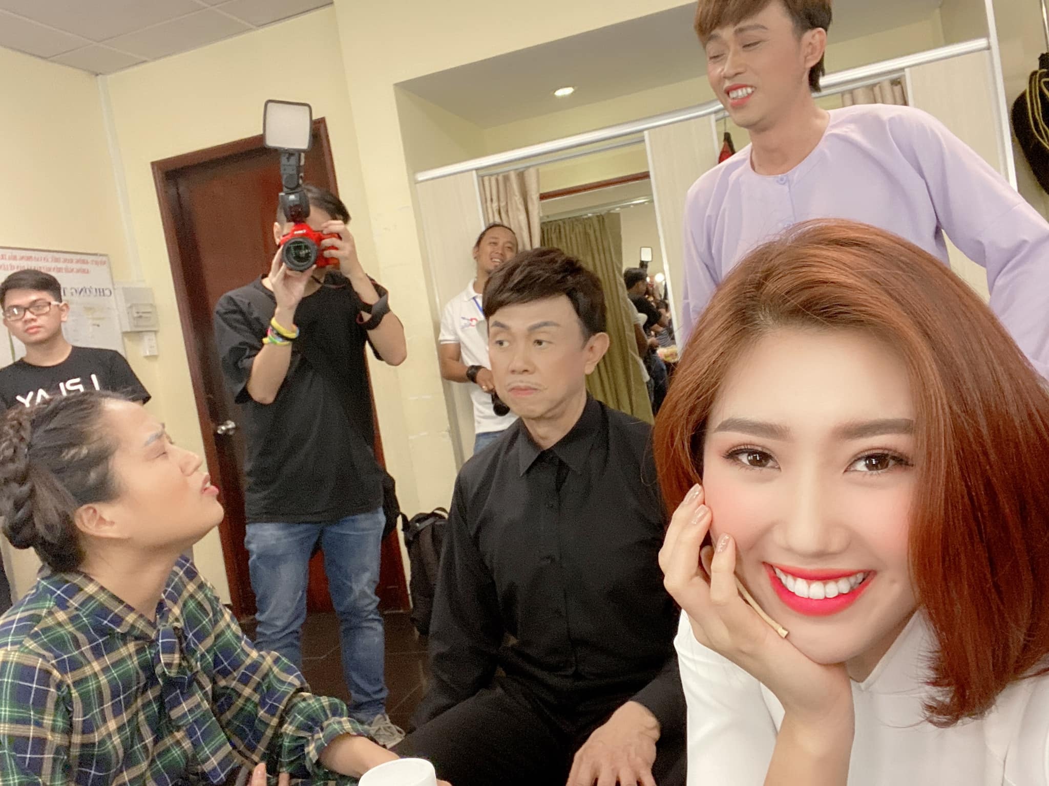 Thuý Ngân đi chơi Trường Giang ảnh 1 Thuy Ngan di choi Truong Giang anh 1