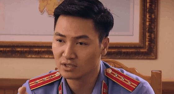 'Sinh tu': Can bo giau 97 kg tien trong bon nuoc hinh anh
