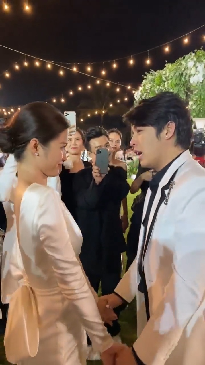 Noo Phuoc Thinh om Dong Nhi khoc anh 2