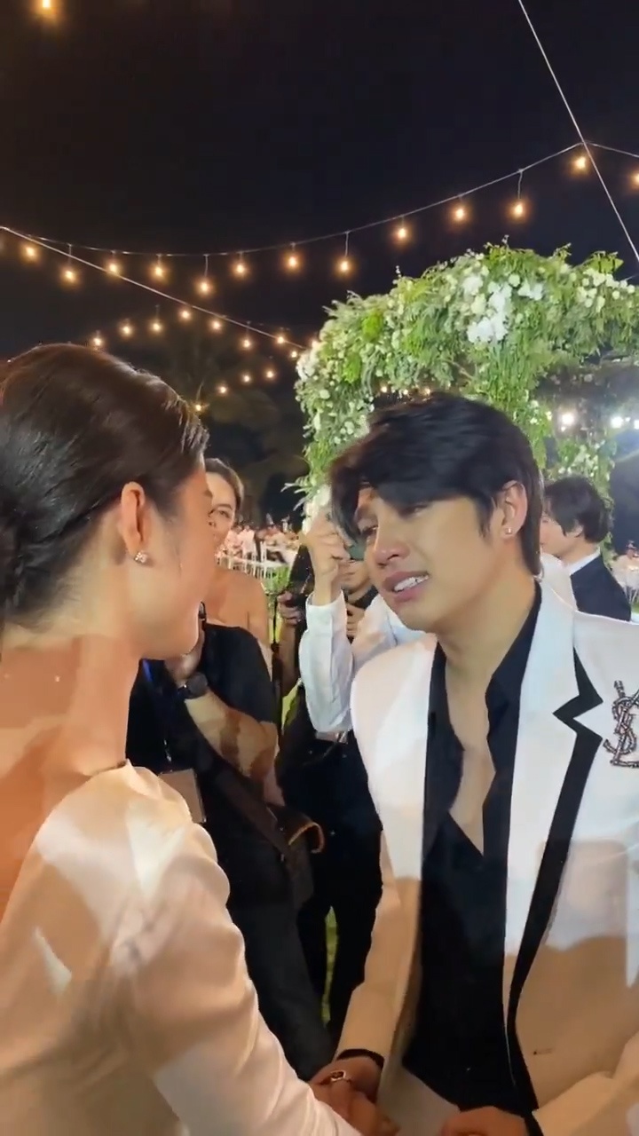 Noo Phuoc Thinh om Dong Nhi khoc anh 3