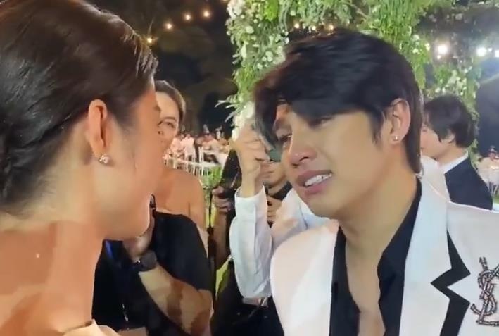 Noo Phuoc Thinh khoc nuc no khi chuc phuc cho Dong Nhi hinh anh