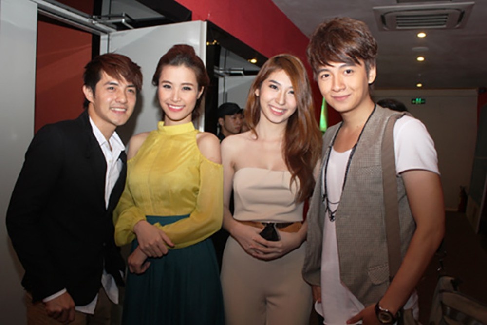 Khong Tu Quynh cham mat Ngo Kien Huy khi toi le cuoi Dong Nhi hinh anh