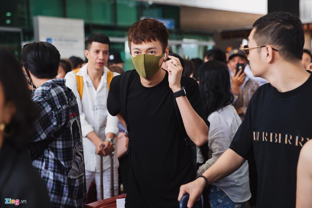 Khong Tu Quynh cham mat Ngo Kien Huy anh 2