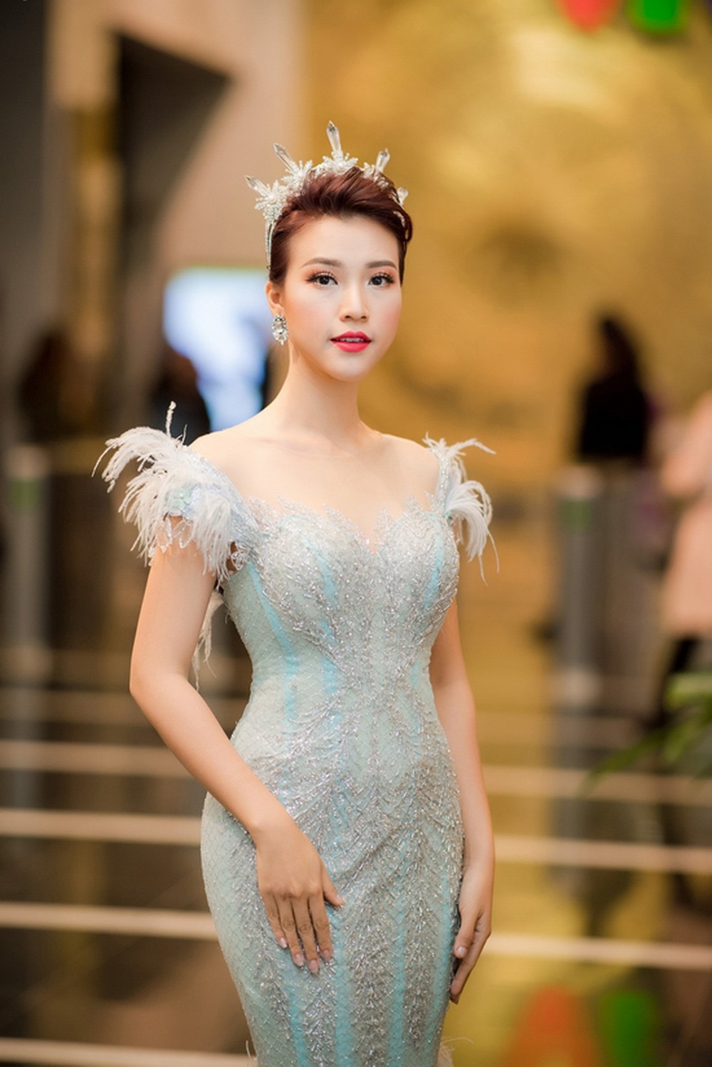 A hau Hoang Oanh cuoi chong tay anh 2