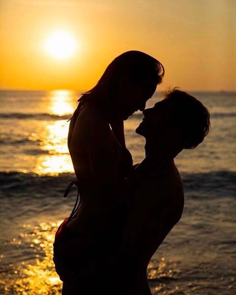 A hau Hoang Oanh cuoi chong tay anh 7