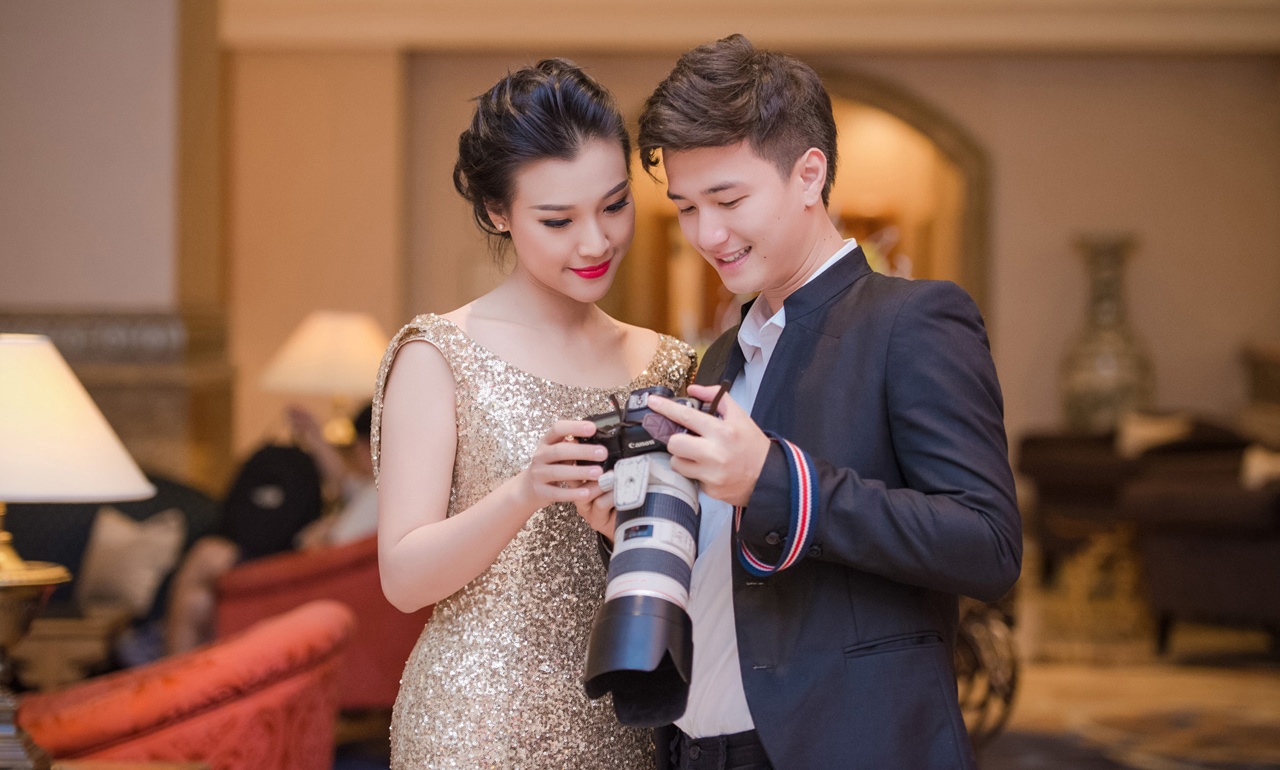 A hau Hoang Oanh cuoi chong tay anh 3