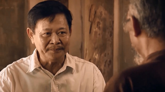 'Sinh tu' tap 31: Nguoi dan giam chan chu tich huyen vi chuyen dat dai hinh anh