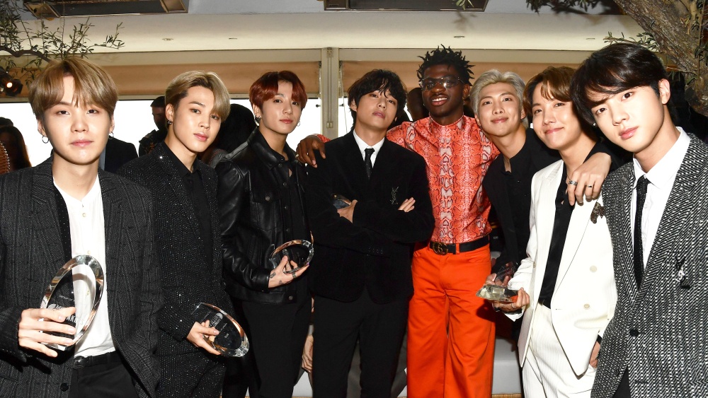 BTS bieu dien 'Old Town Road' cung Lil Nas X tren san khau Grammy 2020 hinh anh