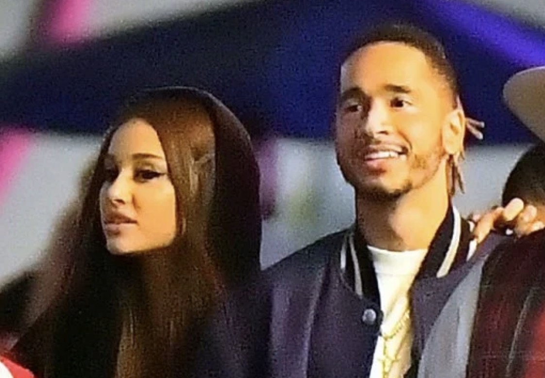 Ariana Grande bi bat gap hen ho voi nguoi moi hinh anh