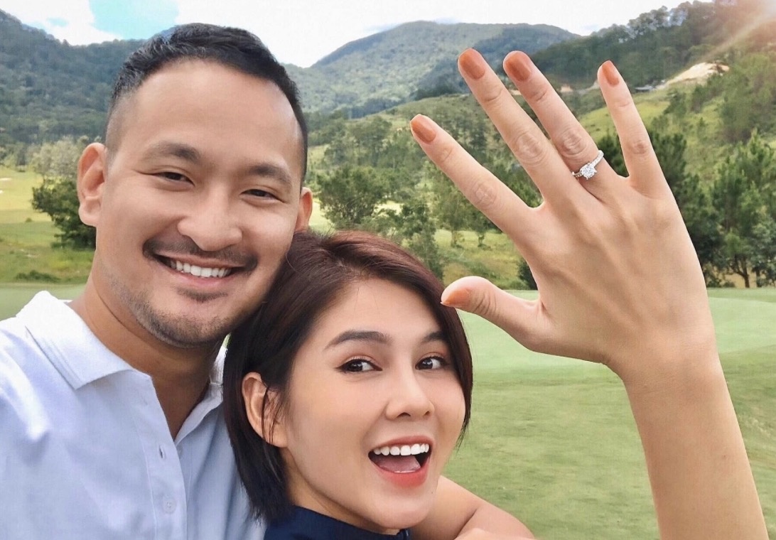 MC Thu Hoai duoc ban trai cau hon hinh anh