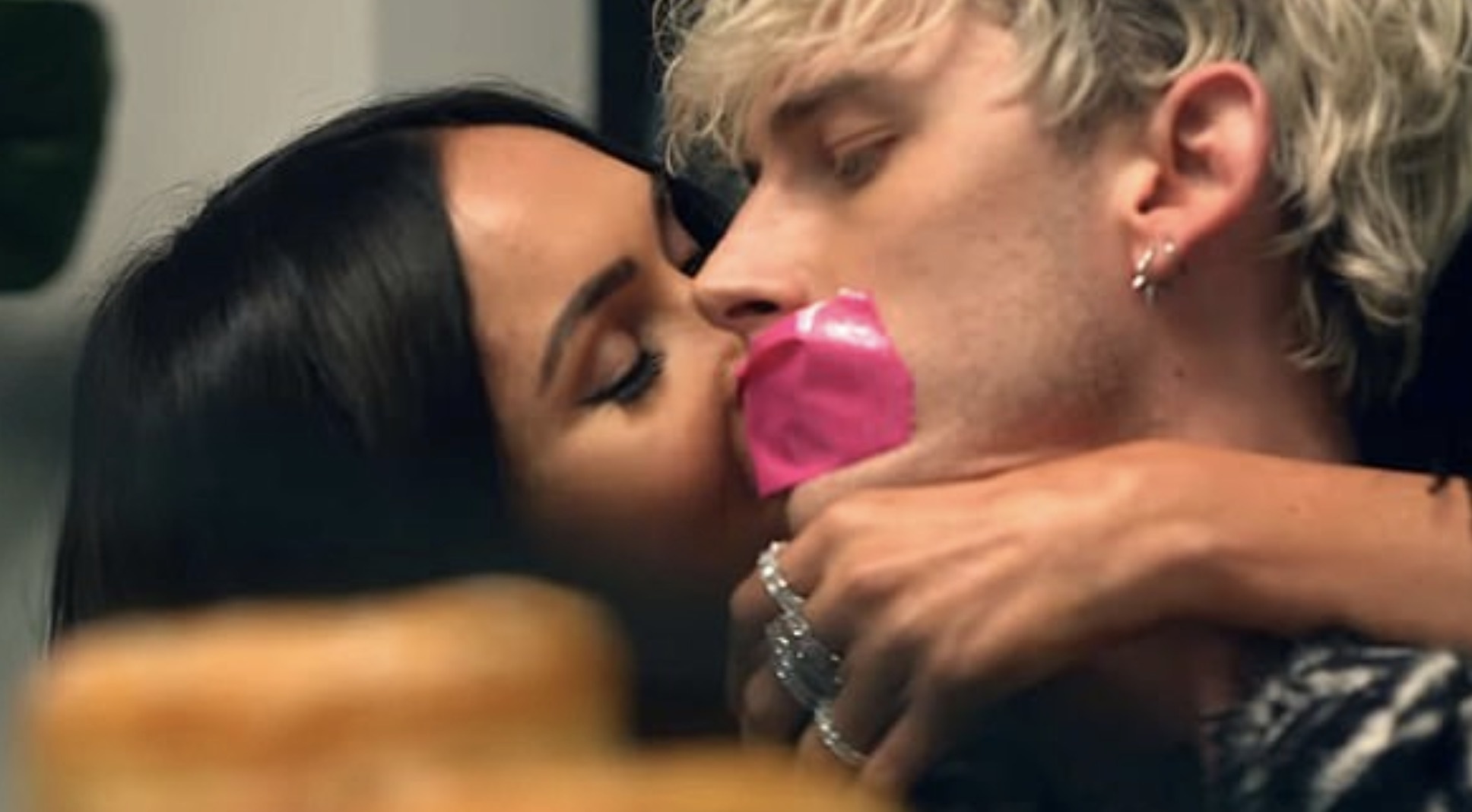 Megan Fox yeu tinh tre cuong nhiet hinh anh