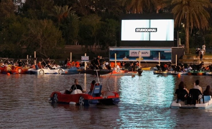 Israel mo rap chieu phim tren nuoc hinh anh