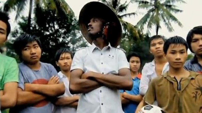 'Wavin' Flag' - MV World Cup quay tren nhung canh dong Viet Nam hinh anh