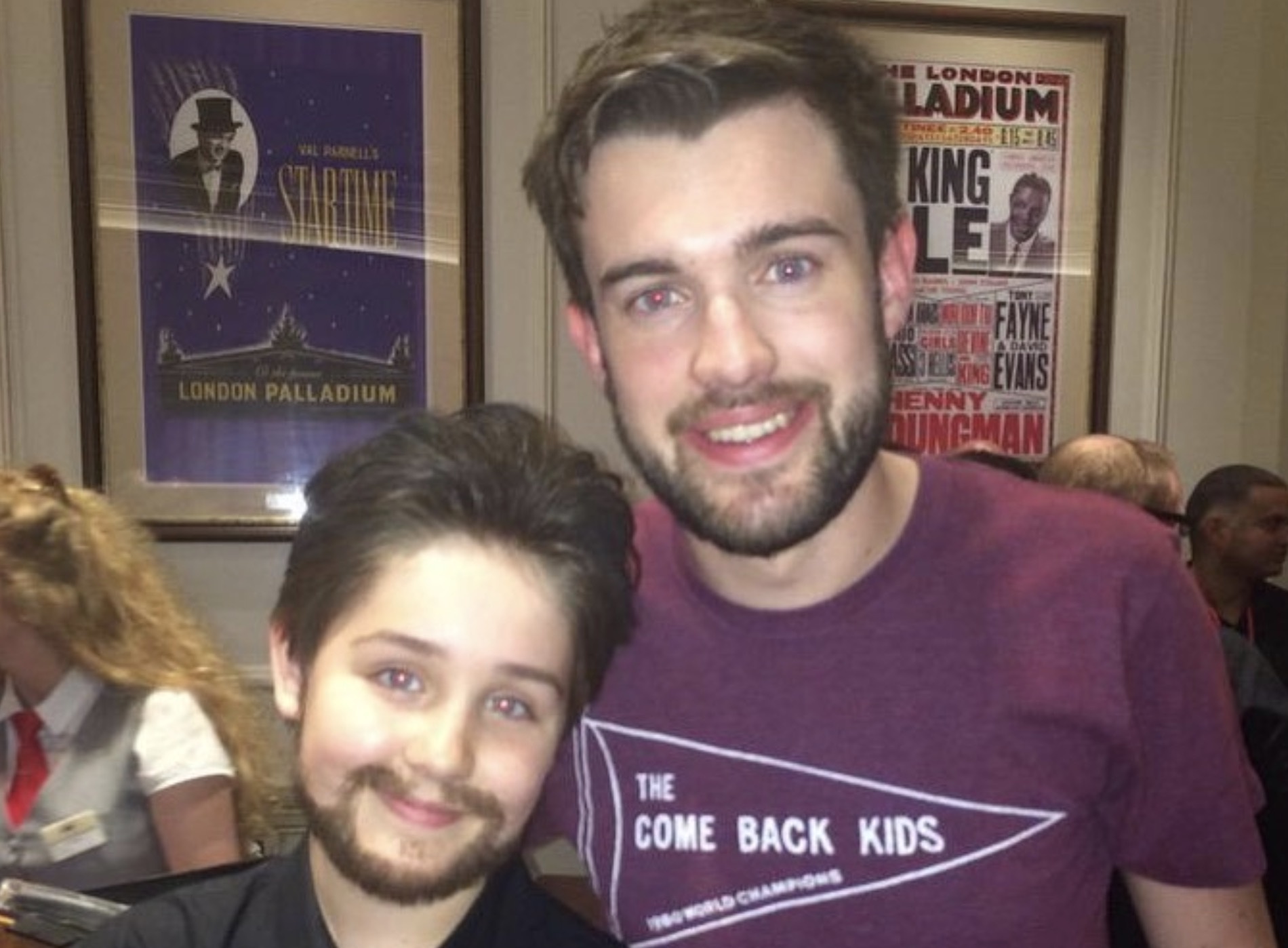 Archie Lyndhurst qua doi anh 1