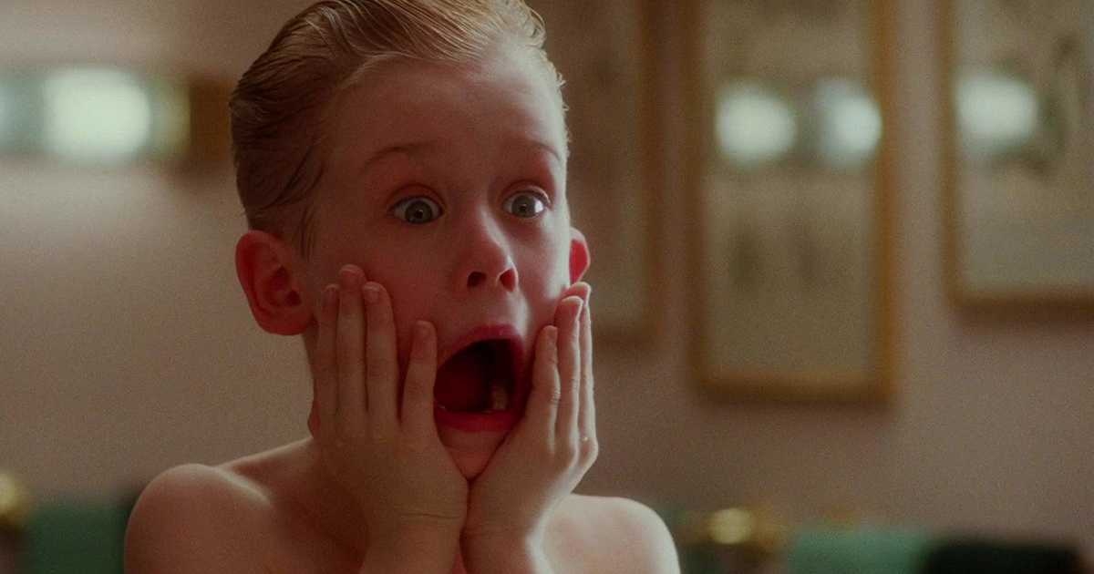 Macaulay Culkin deo khau trang anh 2