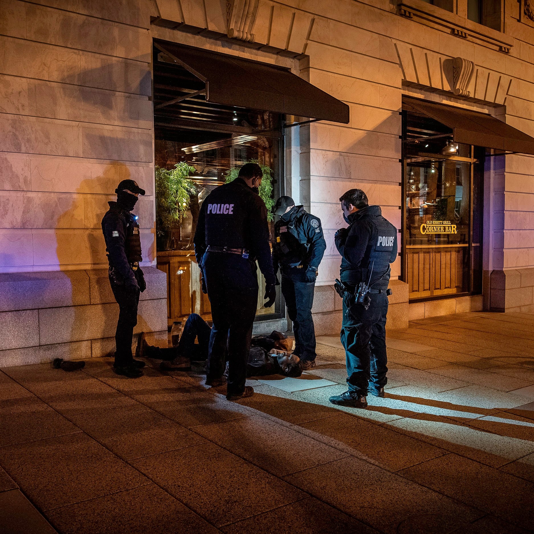 Nick Ut bi tan cong anh 2