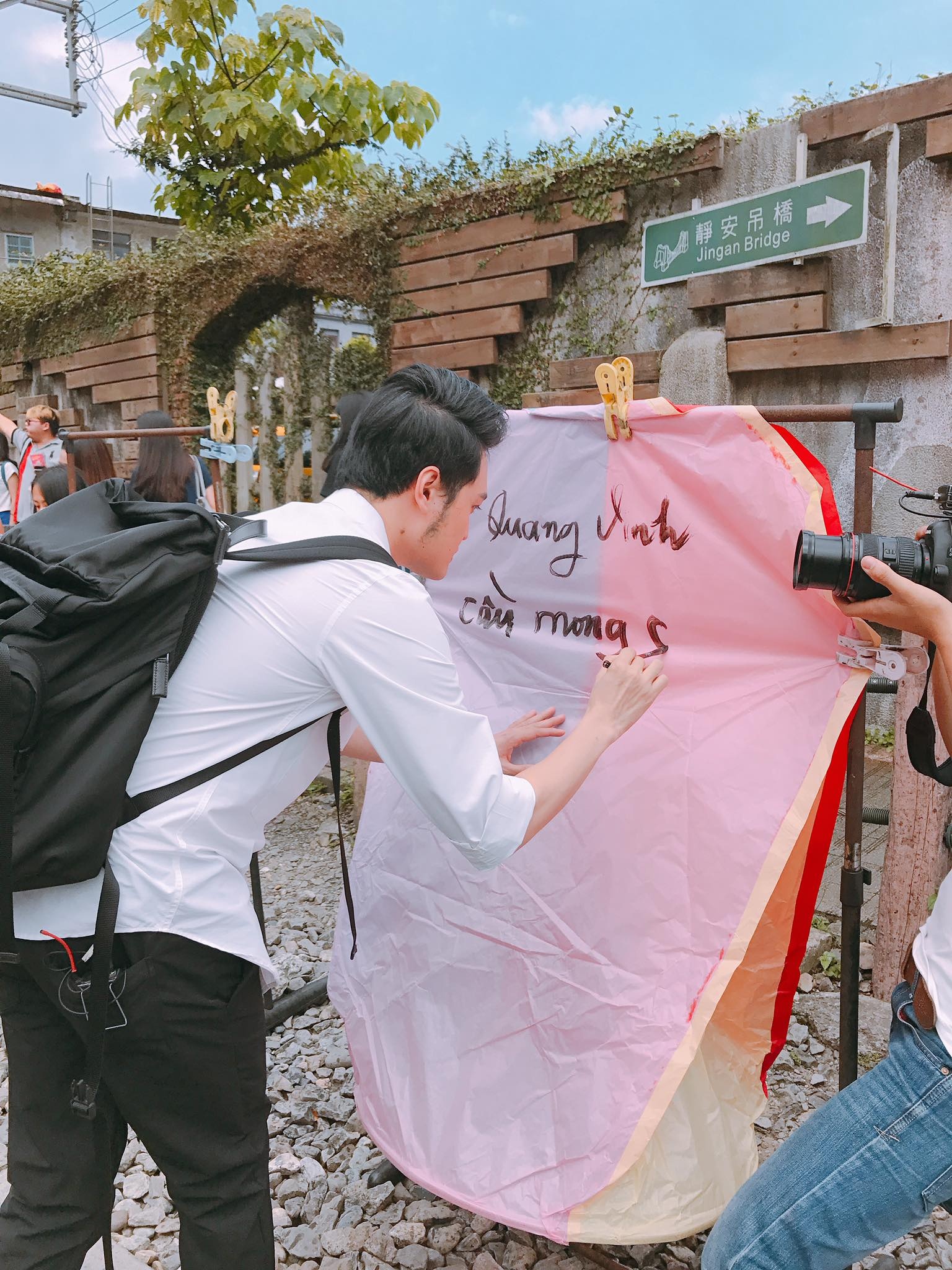 Ca si Quang Vinh di du lich anh 10