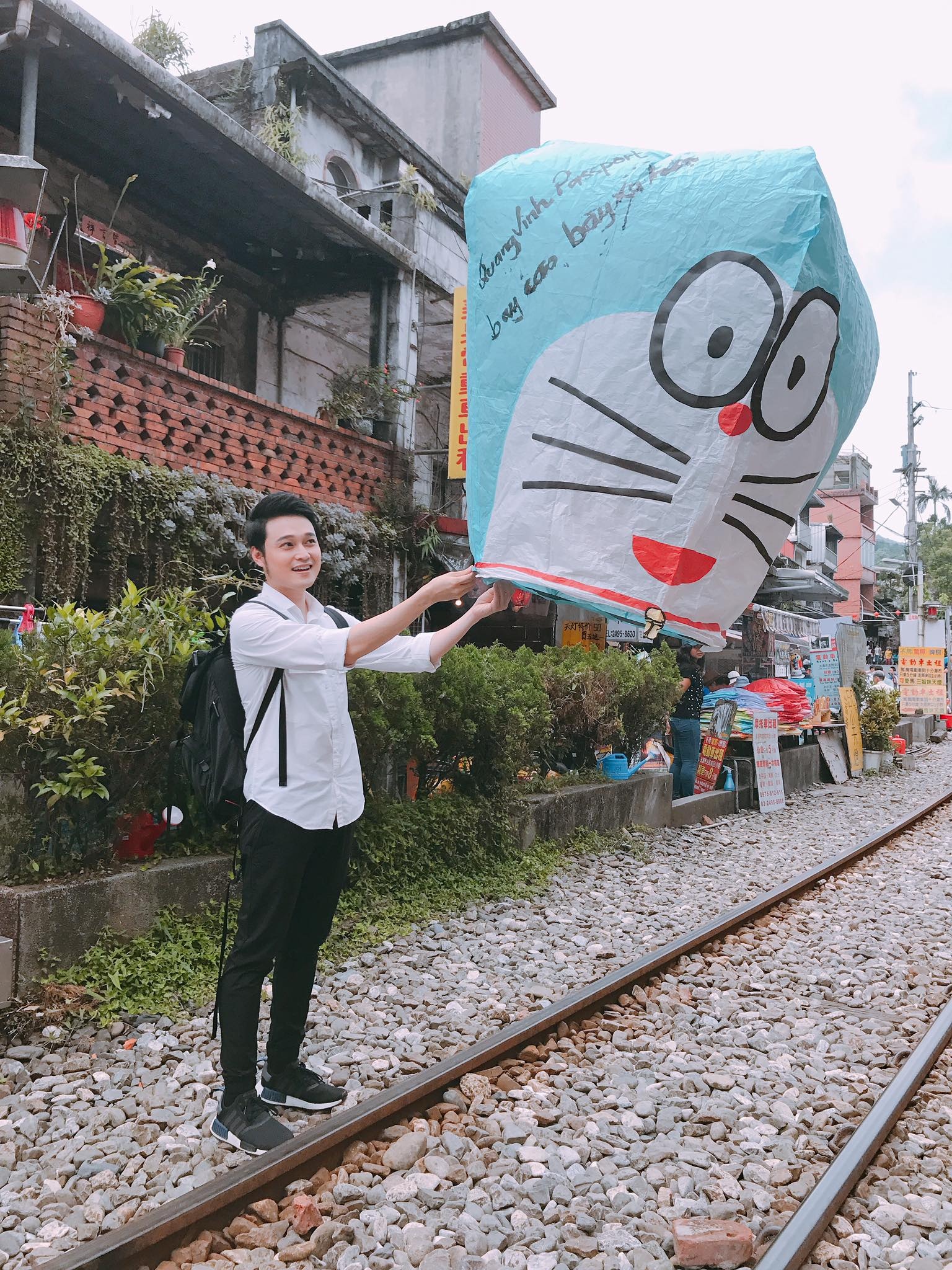 Ca si Quang Vinh di du lich anh 11