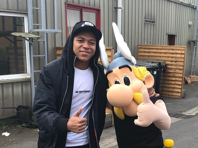 Kham pha so thich du lich cua Mbappe va cac cau thu tuyen Phap hinh anh