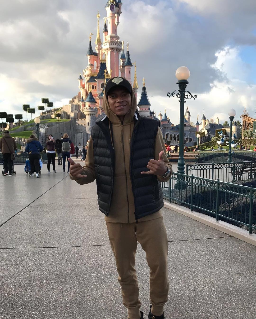 cau thu Phap di du lich anh 3