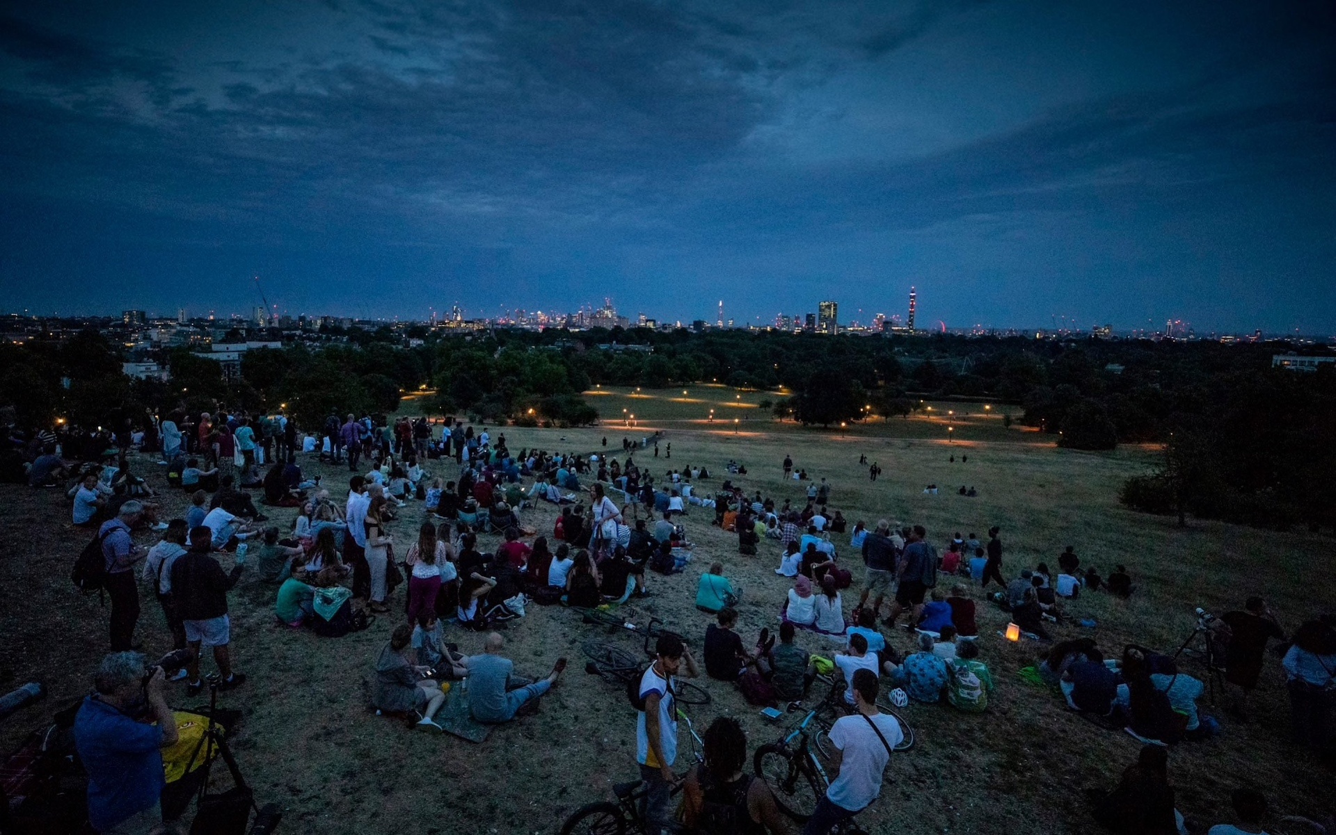 Nguyet thuc toan phan 2018 anh 13