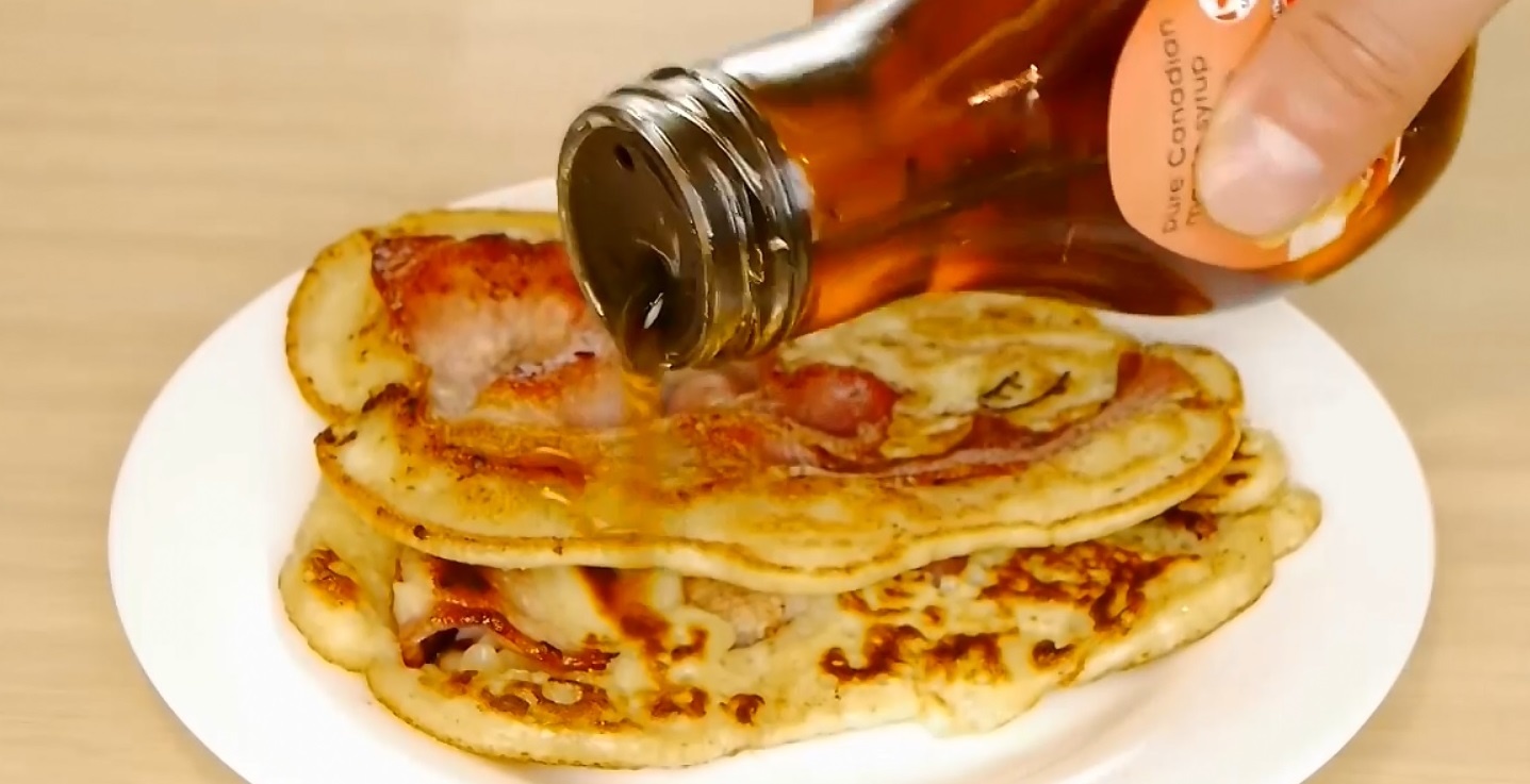 Bua sang la mieng voi pancake thit xong khoi hinh anh