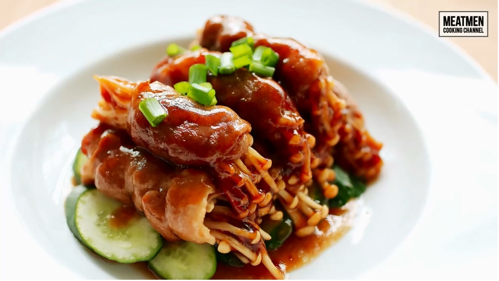 Thit heo cuon nam kim cham kieu Tau la mieng dua com hinh anh