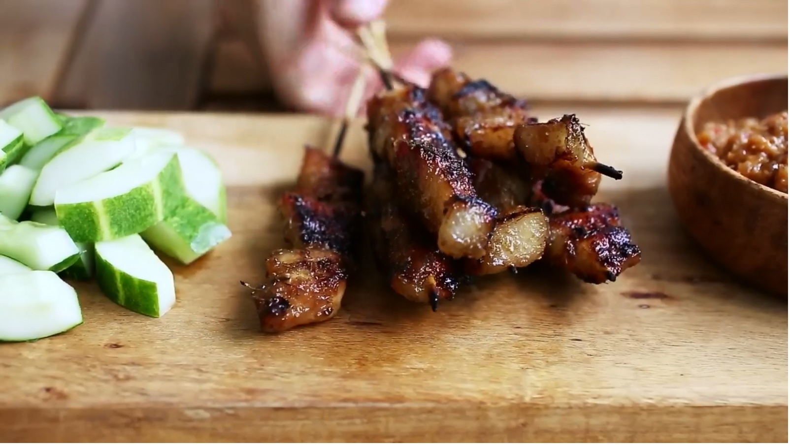 Tro tai lam mon thit nuong satay tru danh cua Singapore hinh anh