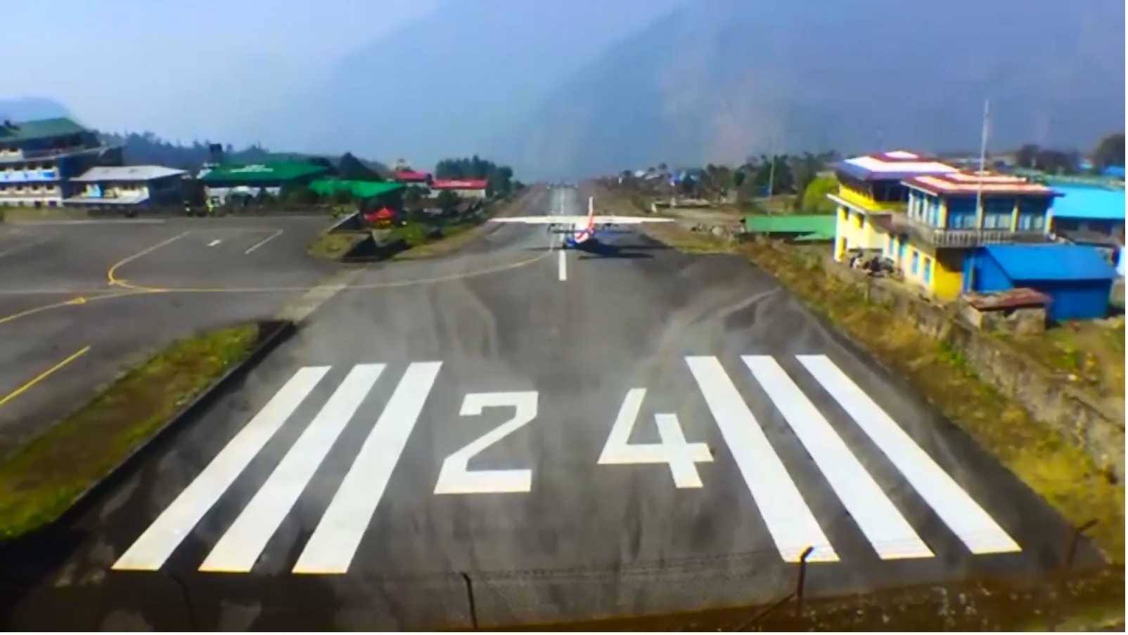 Ha canh thot tim tai san bay nguy hiem nhat the gioi hinh anh