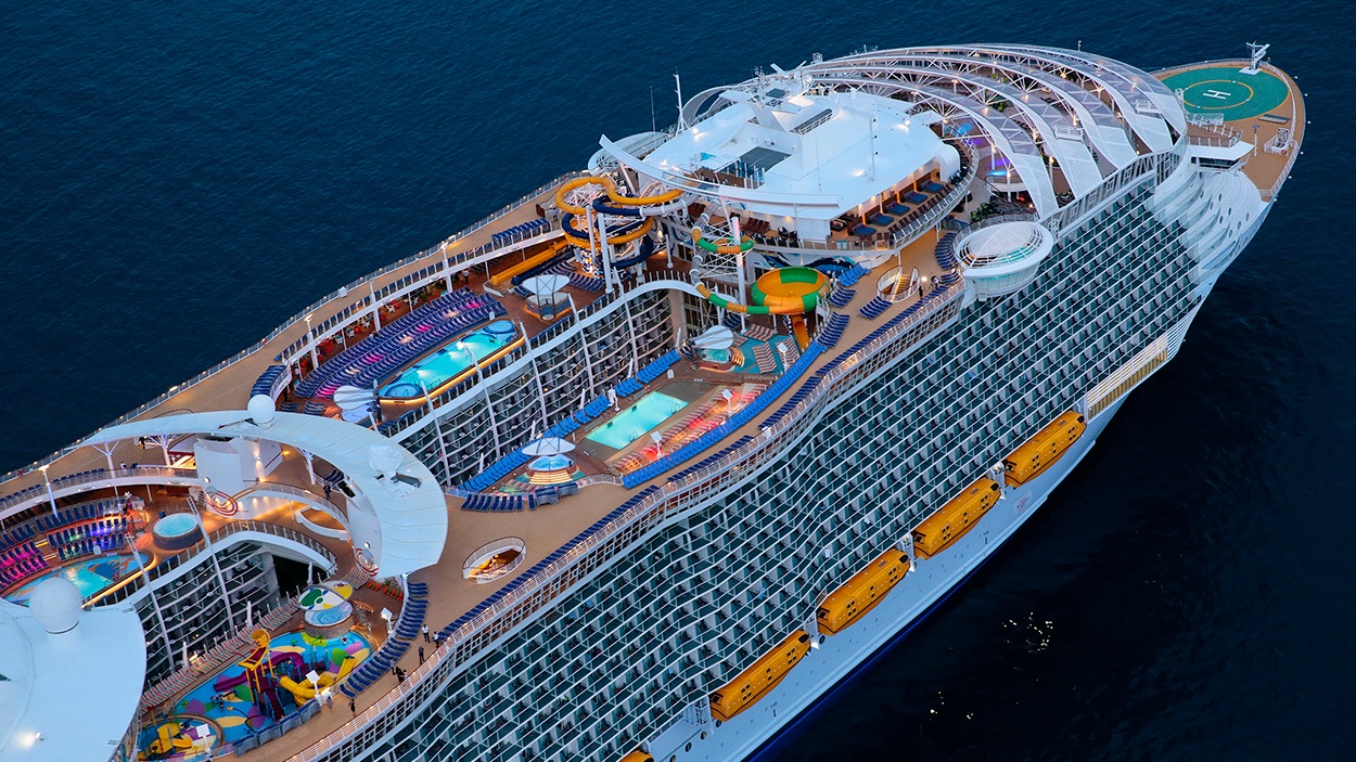 Nhung tau du lich lon nhat the gioi hinh anh