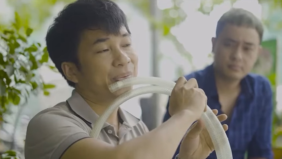 Khuc hoa tau sao truc tu ong nuoc, vo chai hinh anh