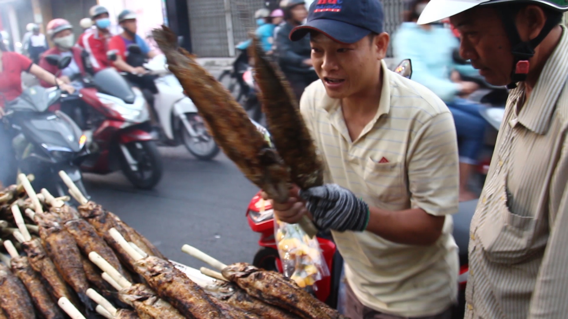 Pho ca loc nuong Sai Gon tat bat tu to mo sang ngay via Than Tai hinh anh