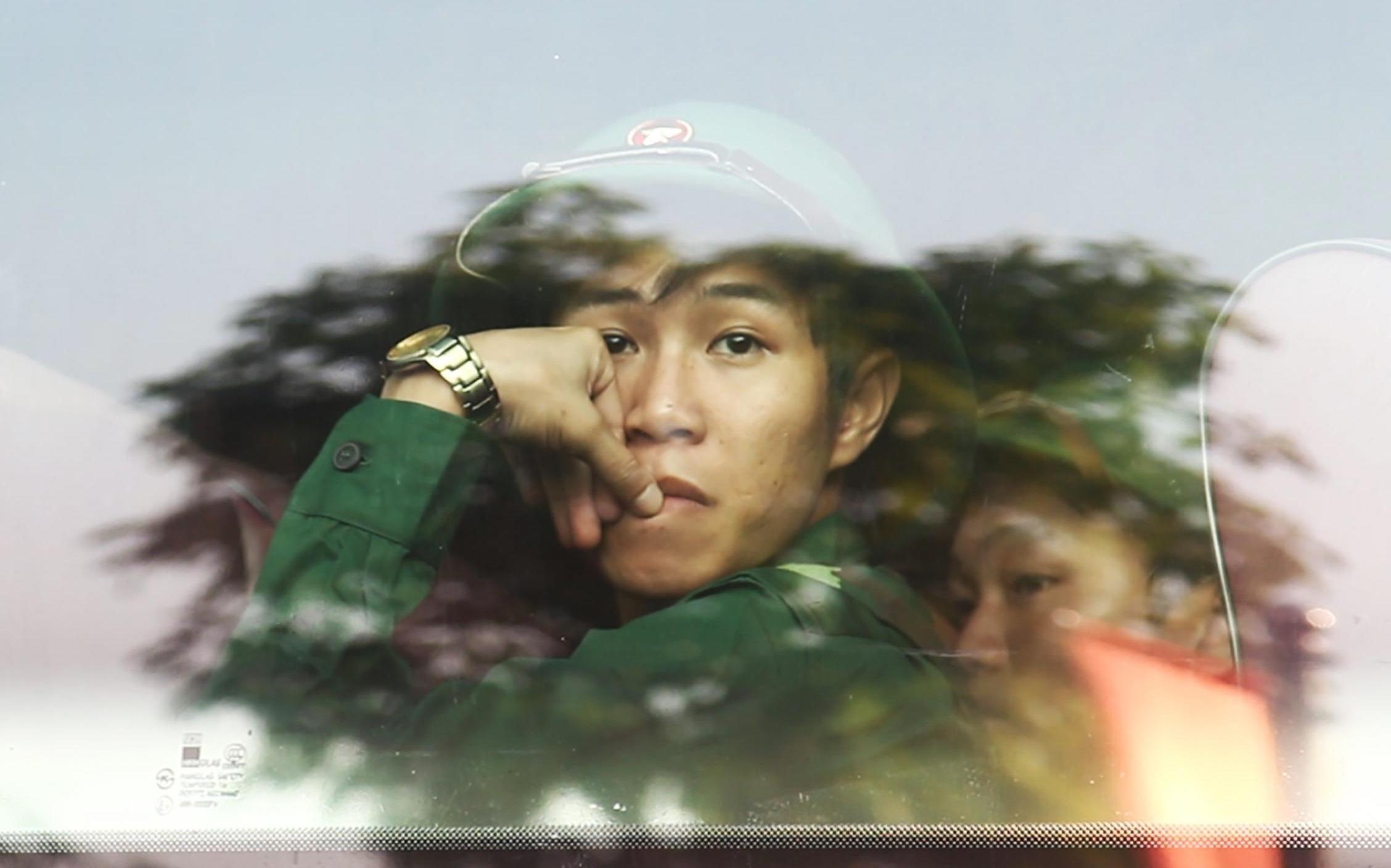 Khoanh khac xuc dong khi tan binh TP.HCM chia tay nguoi than nhap ngu hinh anh