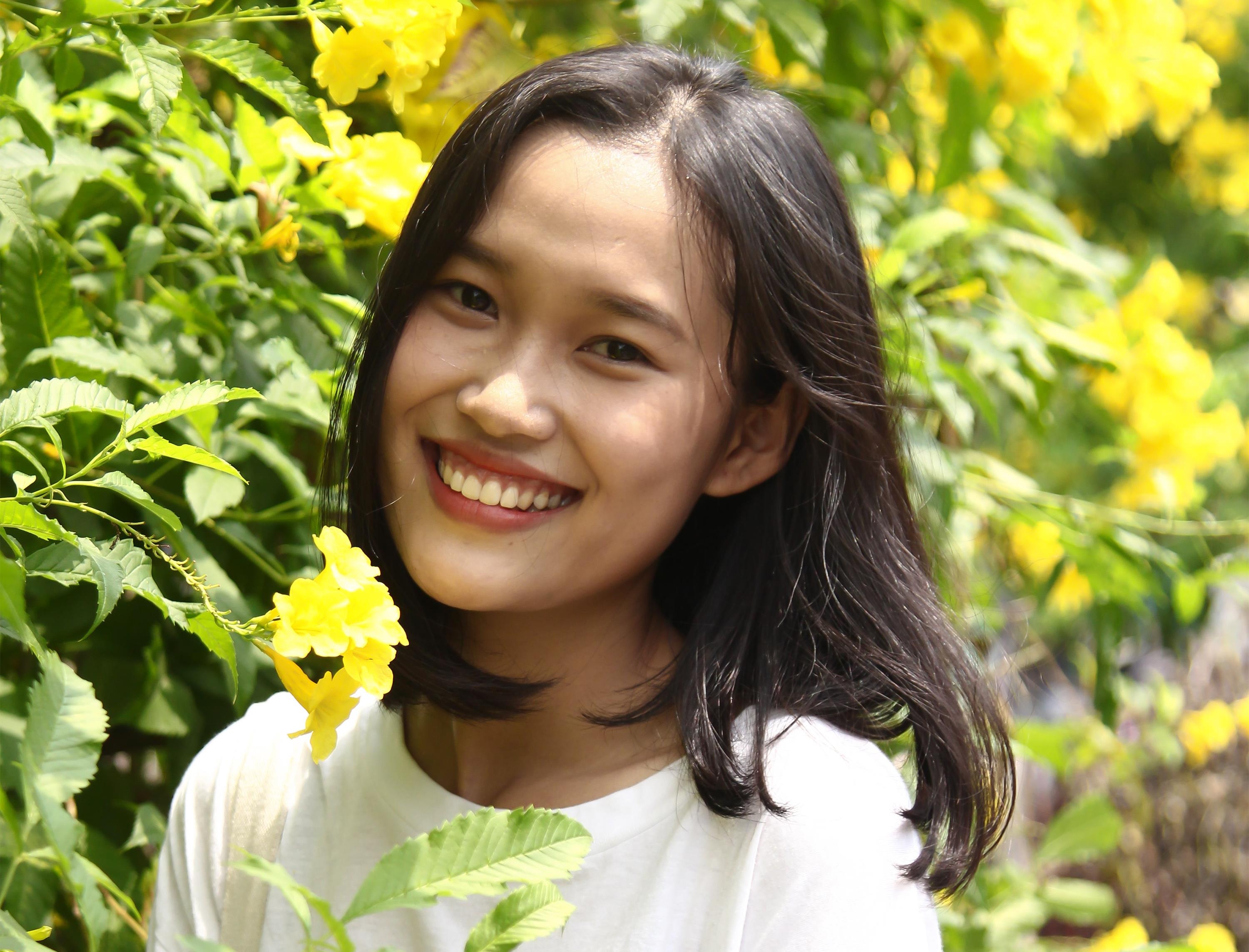 Ru nhau check-in tranh nang Sai Gon ben hang hoa huynh lien no vang hinh anh