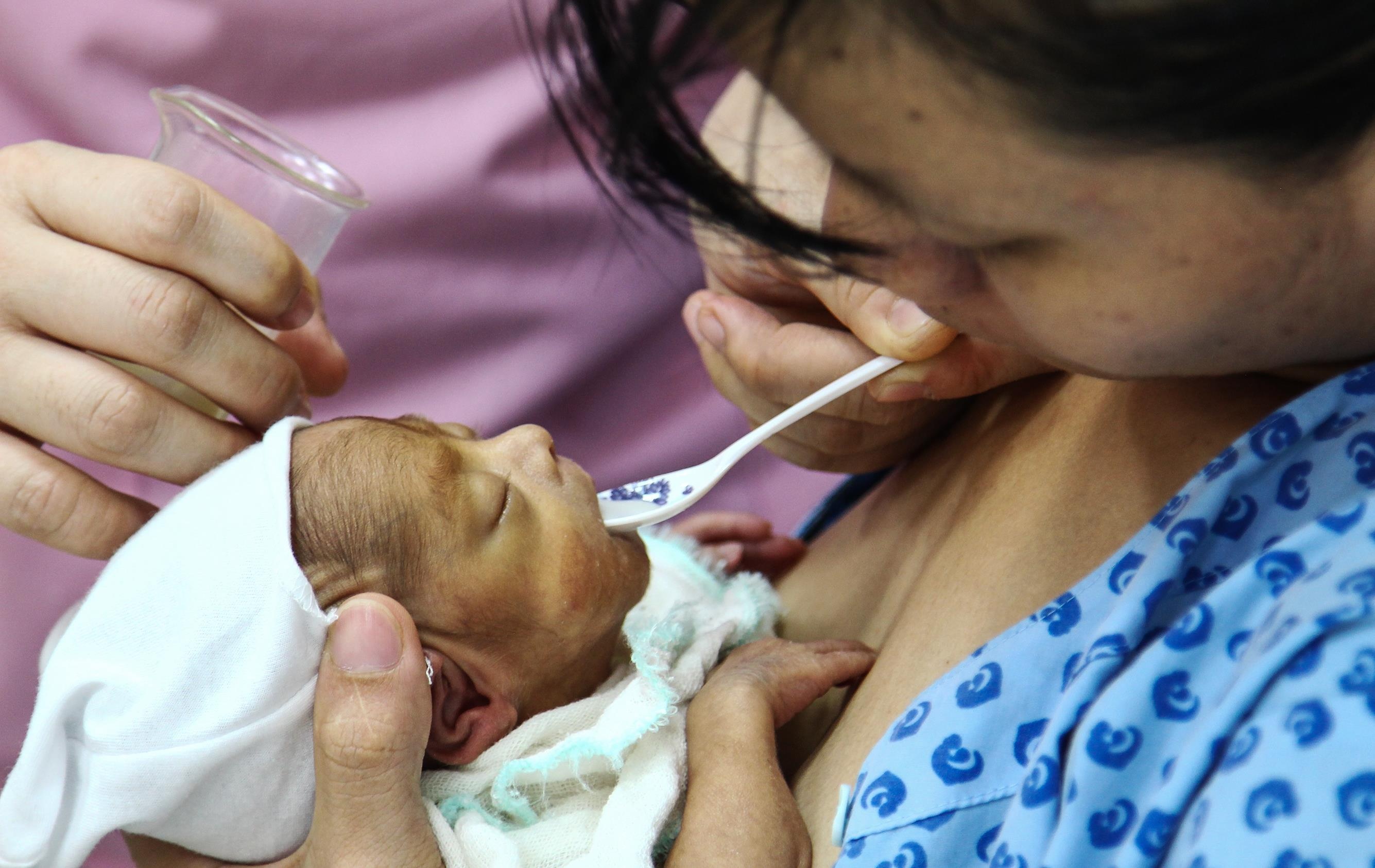 Ben trong ngan hang sua me dau tien o TP.HCM hinh anh