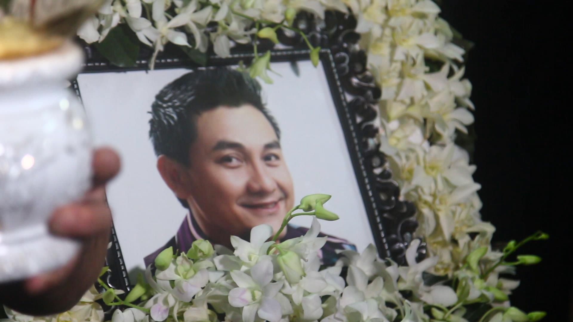 Nuoc mat roi tai le di quan dua tien Anh Vu ve voi dat me hinh anh