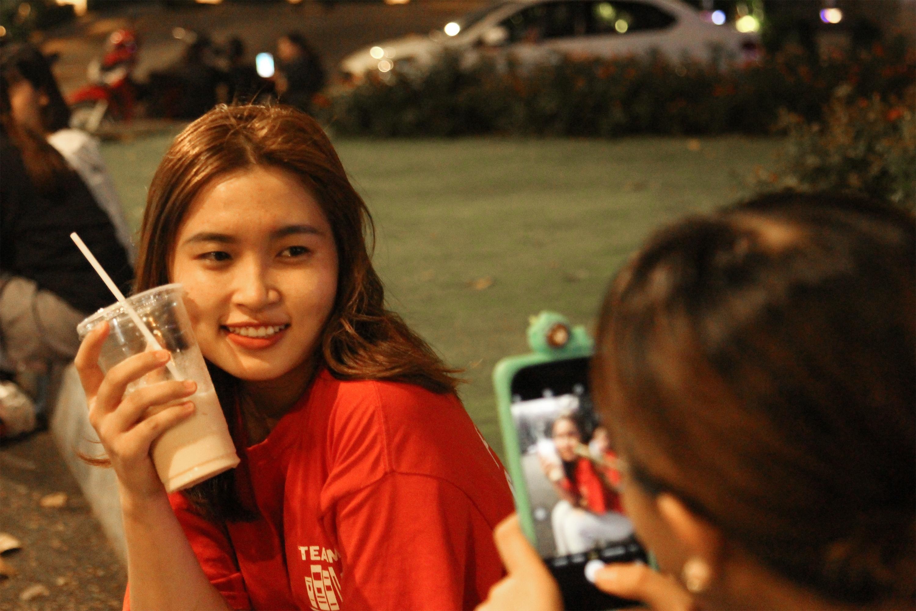 Tiem tra sua khong ten, khong bien hieu van thu hut gioi tre Sai Gon hinh anh