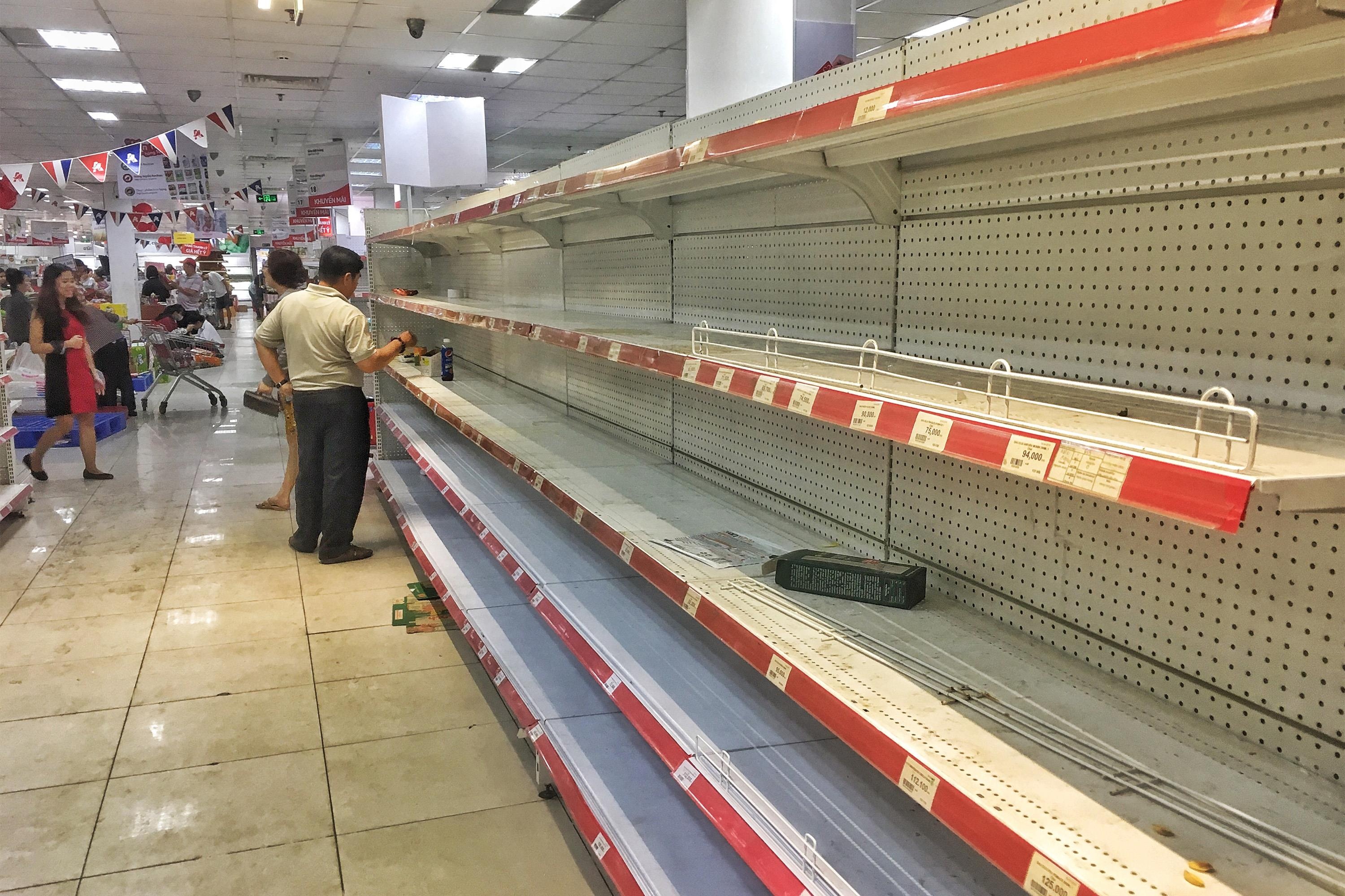 Chen lan mua hang giam gia sieu thi Auchan anh 3