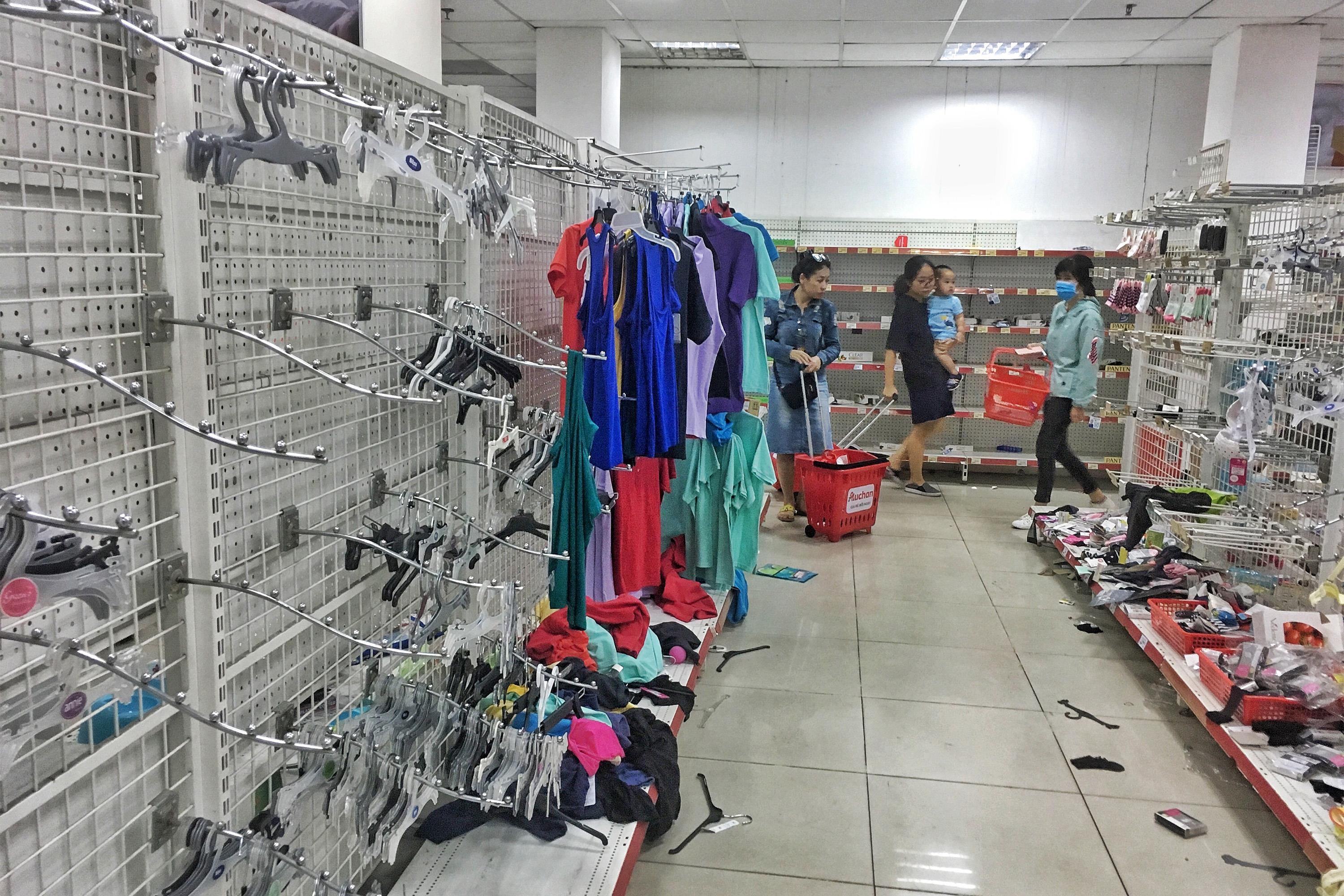 Chen lan mua hang giam gia sieu thi Auchan anh 7