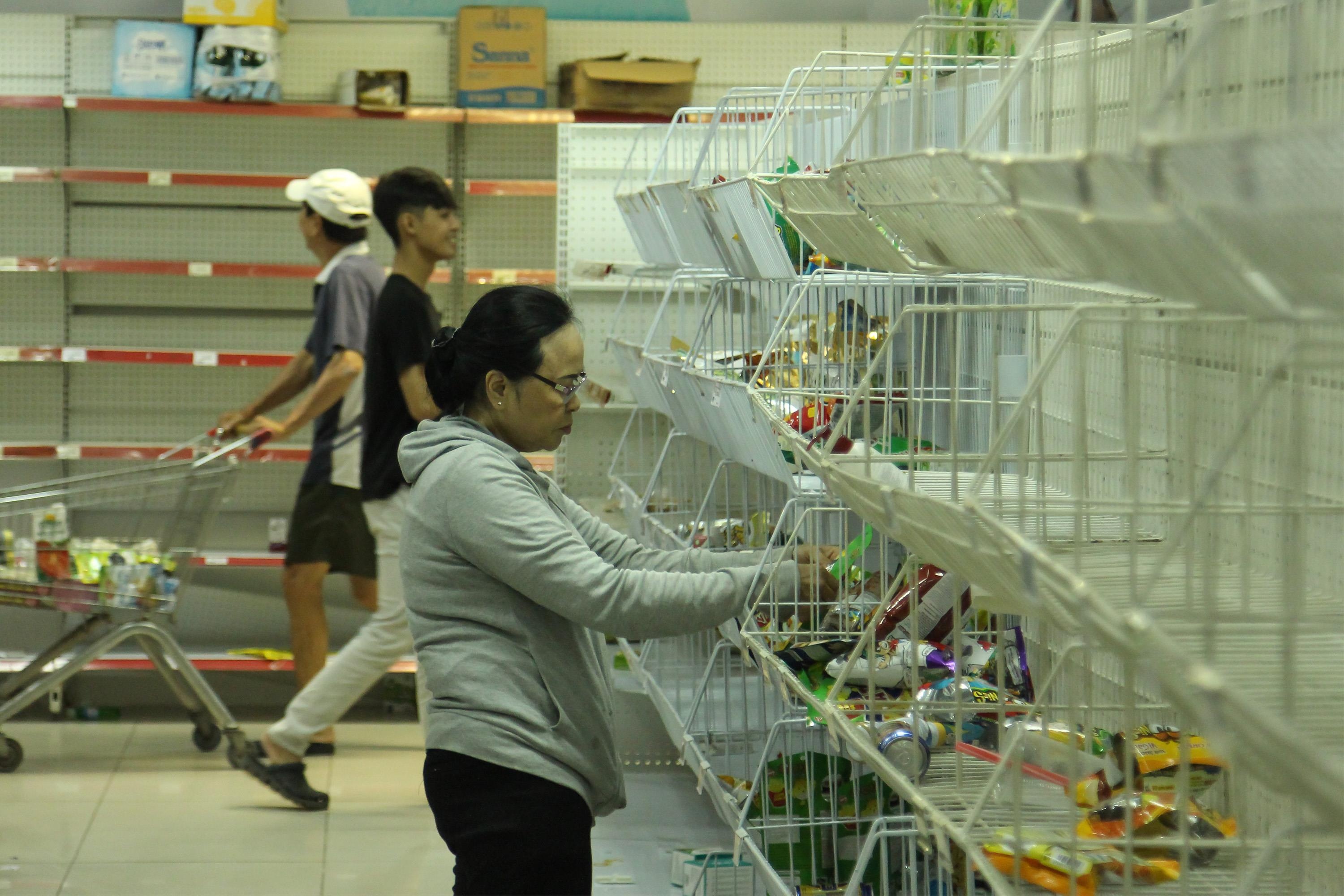 Chen lan mua hang giam gia sieu thi Auchan anh 4