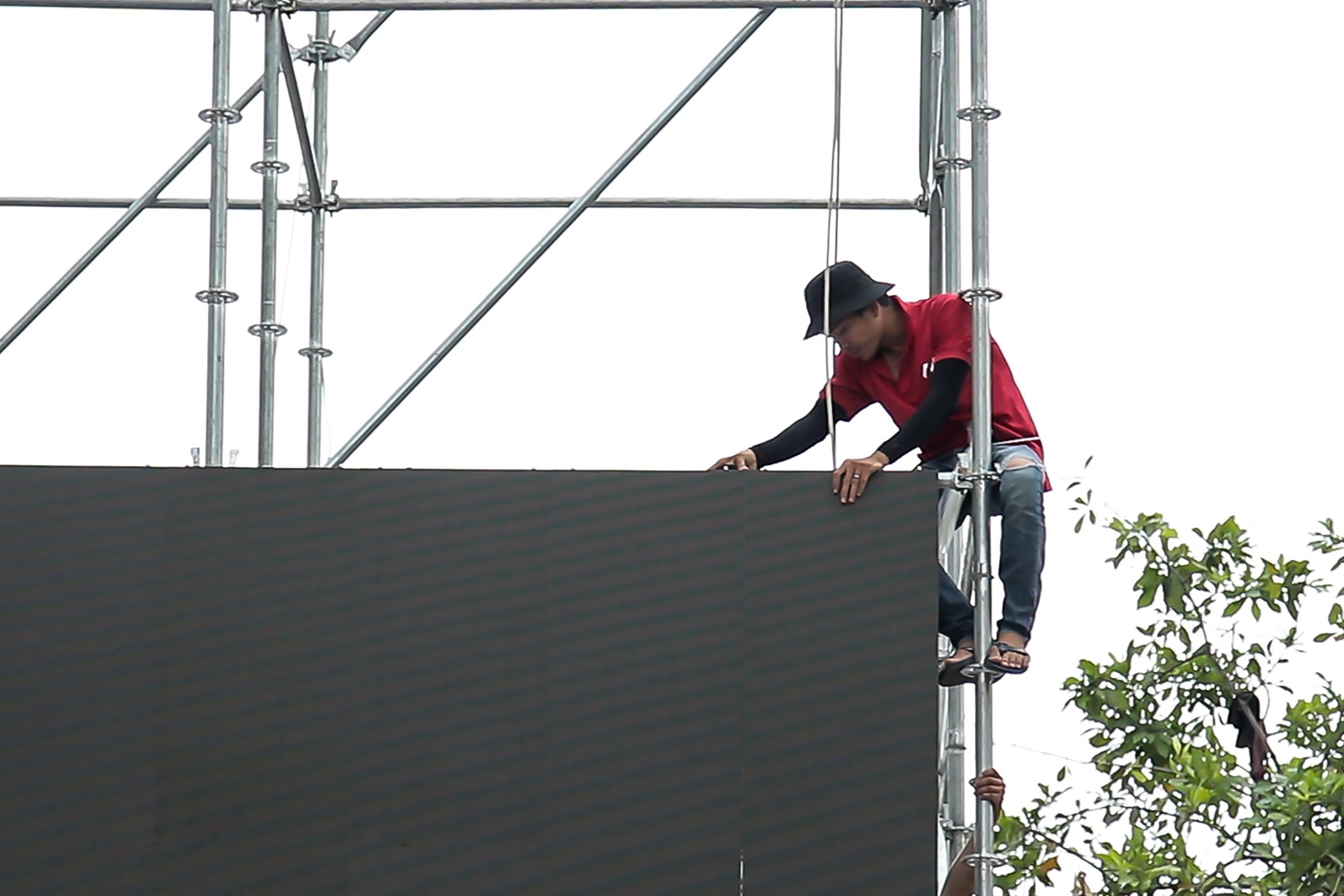 Pho di bo Nguyen Hue co them 5 man hinh co lon de co vu DTVN hinh anh