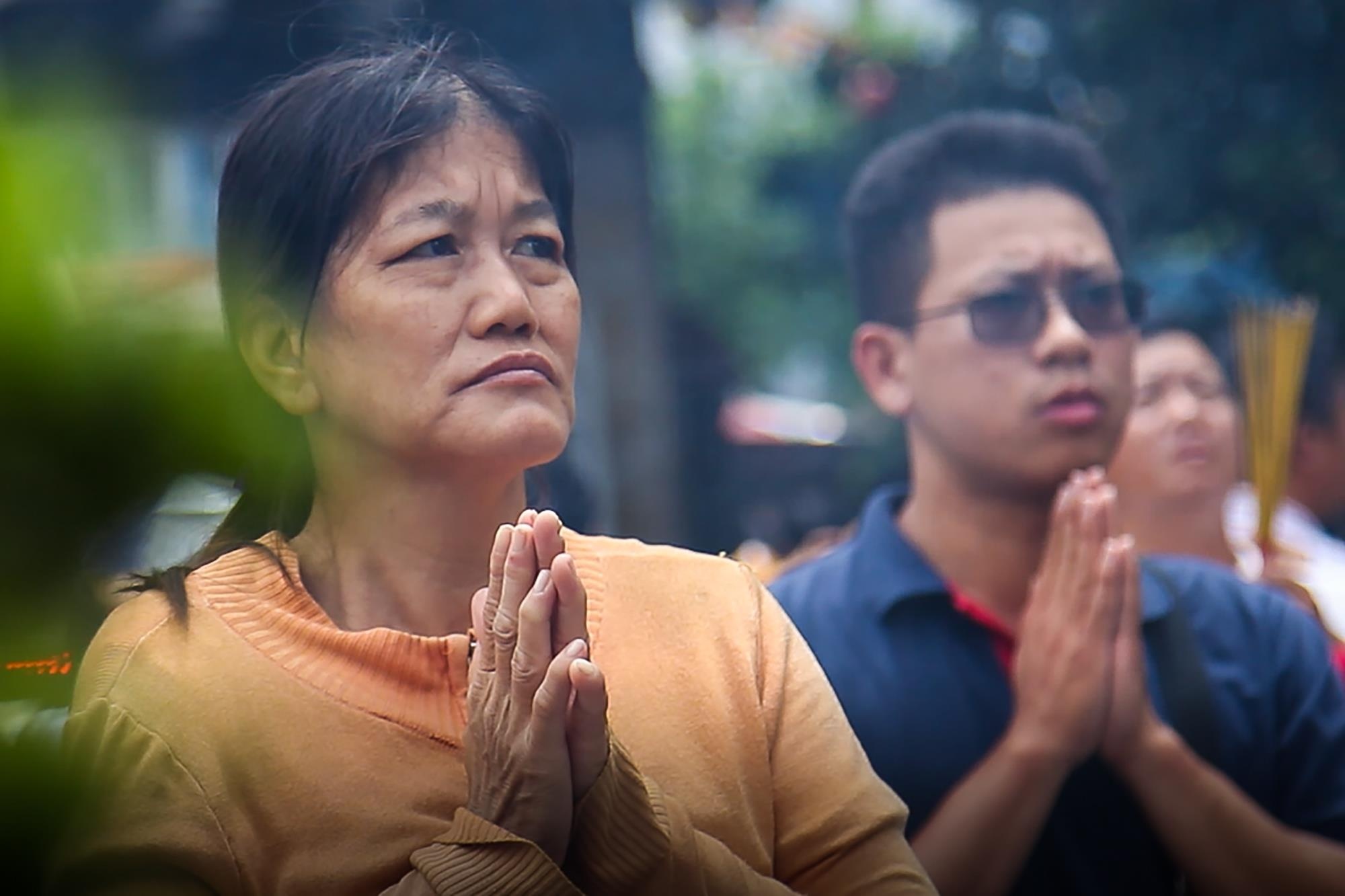 Nguoi Sai Gon do ve chua dang huong le Vu Lan hinh anh