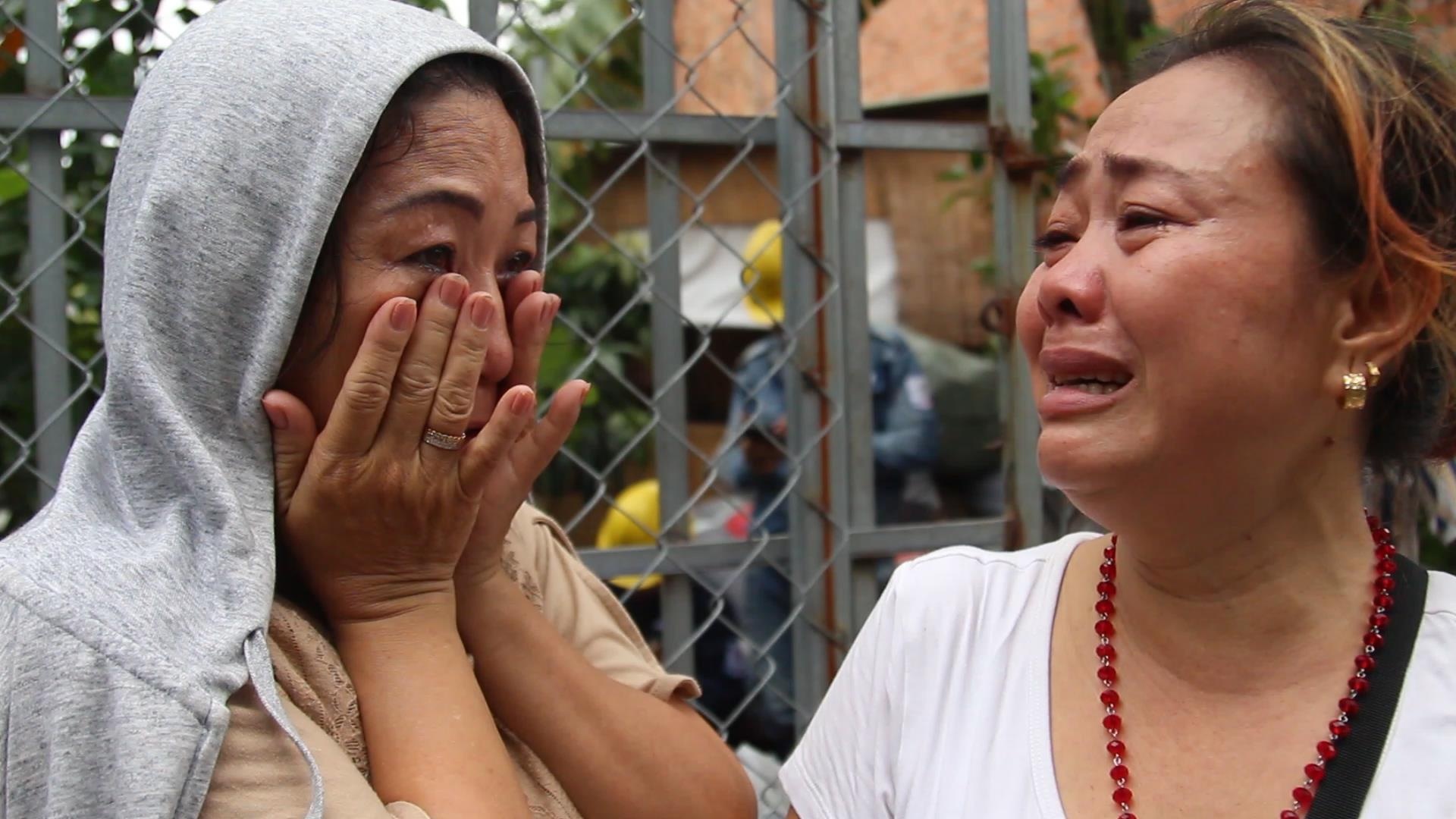 Nguoi Sai Gon bat khoc, nhin tai san bi lua thieu rui hinh anh