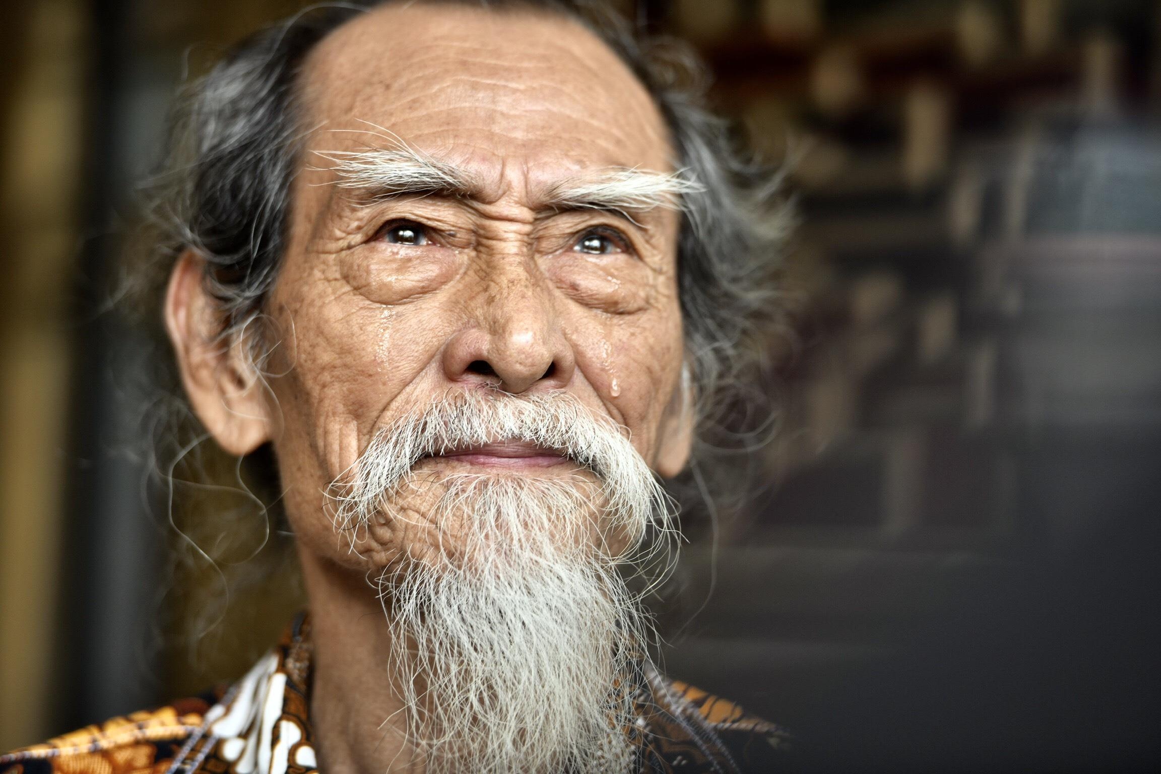 Nghe si roi nuoc mat khi vieng NSND The Anh hinh anh