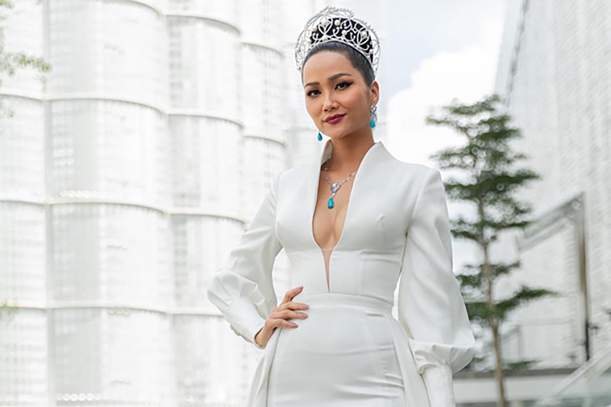 Ly do H'Hen Nie khong du hop bao Hoa hau Hoan vu Viet Nam hinh anh