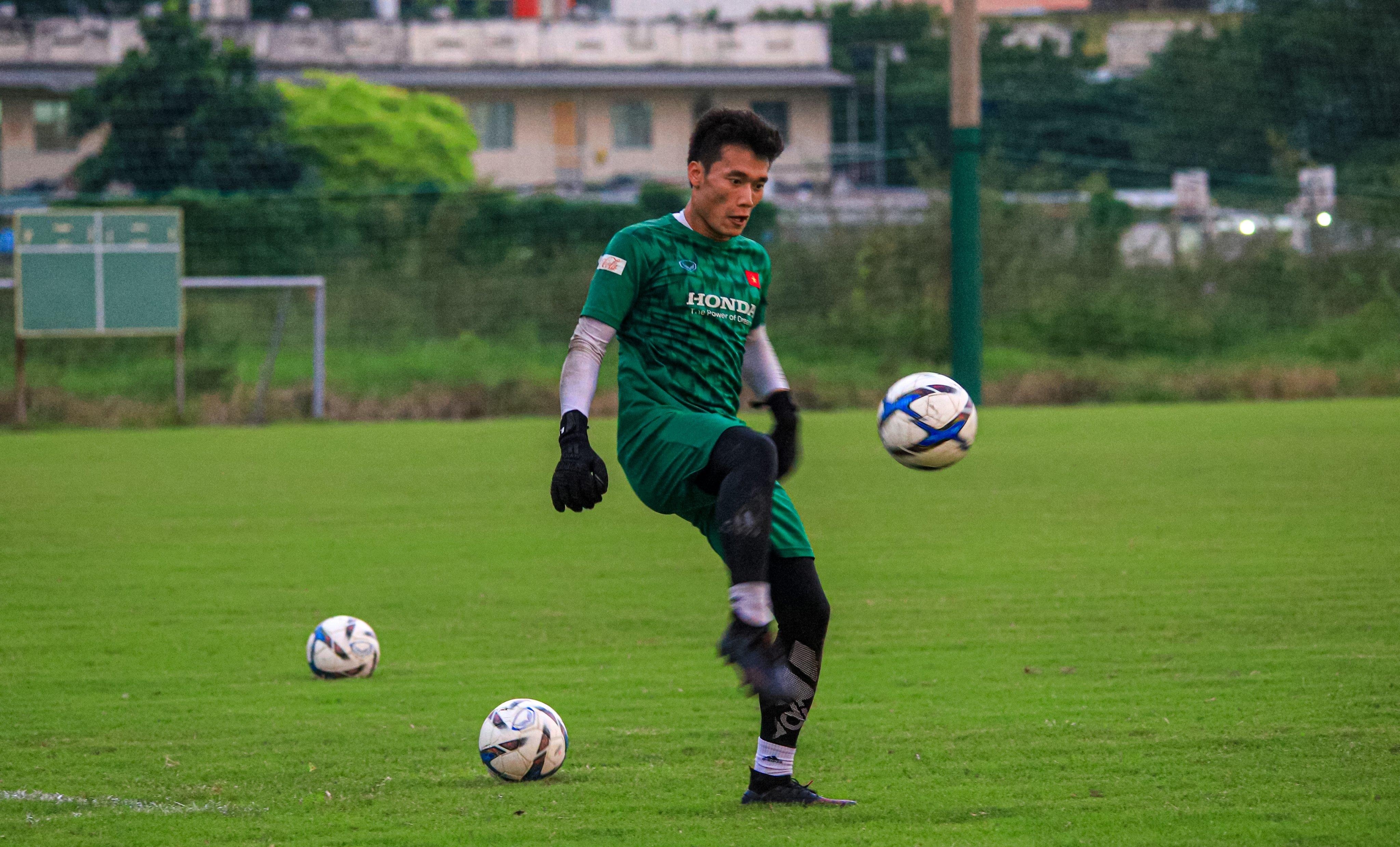 U22 Viet Nam tap buoi dau tien cho tran gap U22 UAE o TP.HCM hinh anh