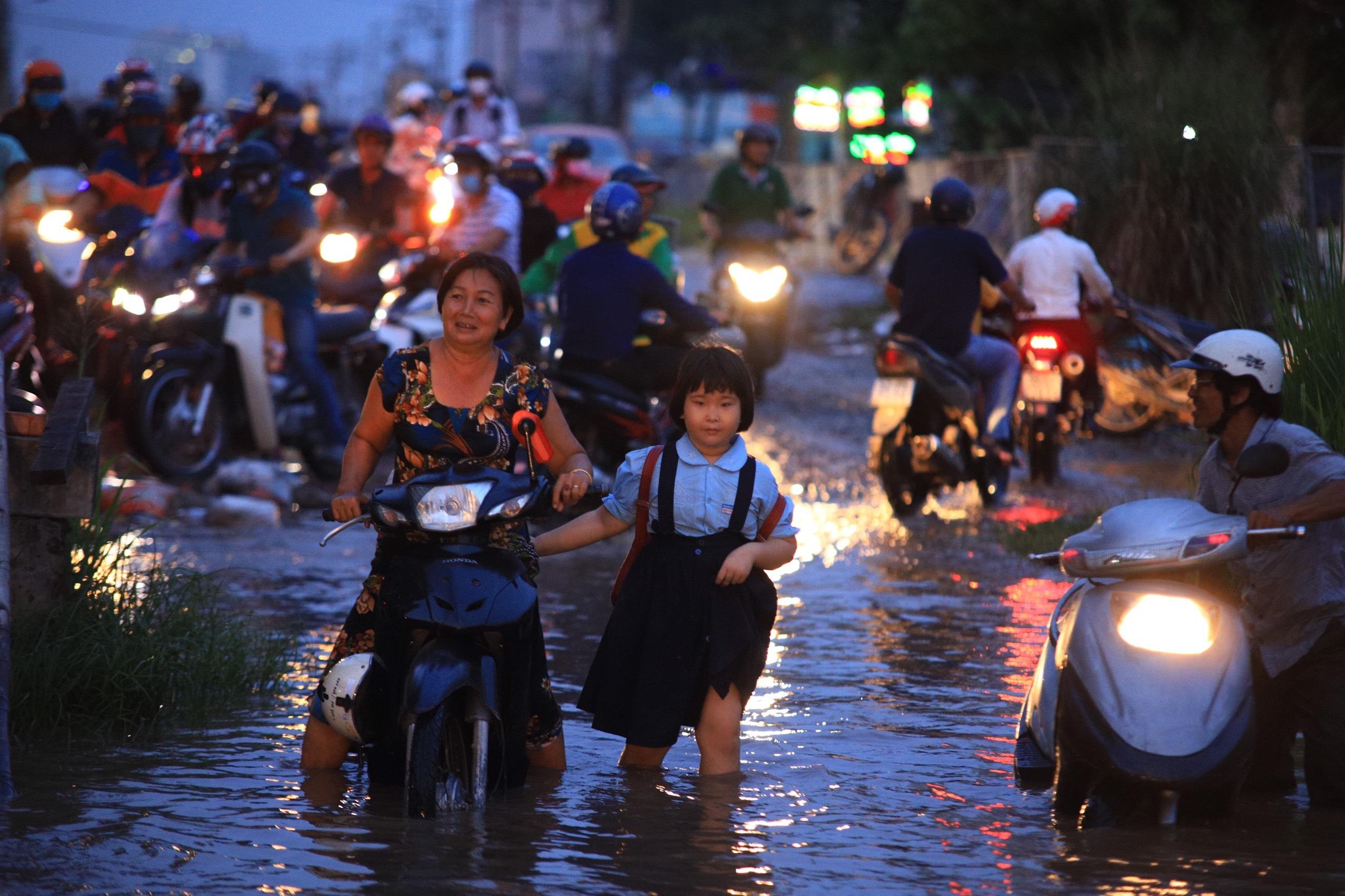 Hang loat xe chet may do trieu cuong dang cao o TP.HCM hinh anh