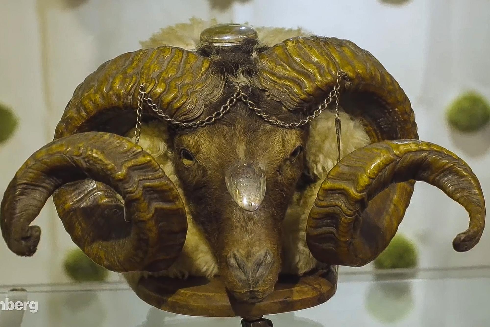 Ben trong cua hang ban do xa xi ky la nhat New York hinh anh